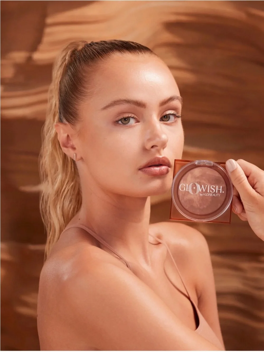 HUDA BEAUTY GLOWISH SOFT RADIANCE BRONZING POWDER;—02 MEDIUM